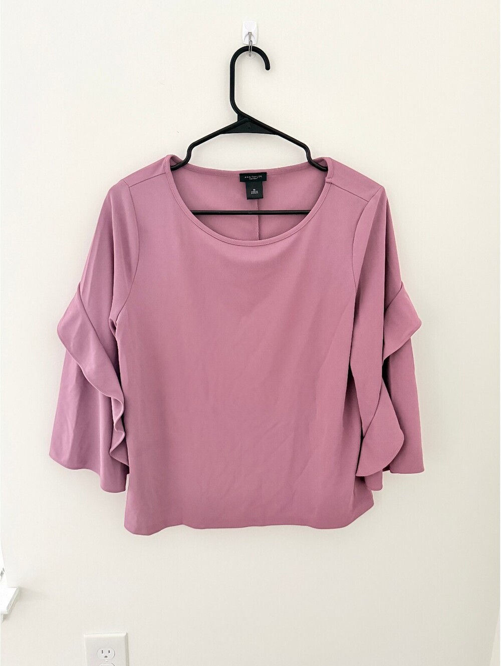Ann Taylor Factory Mauve Flutter Sleeve Blouse | Women's Medium